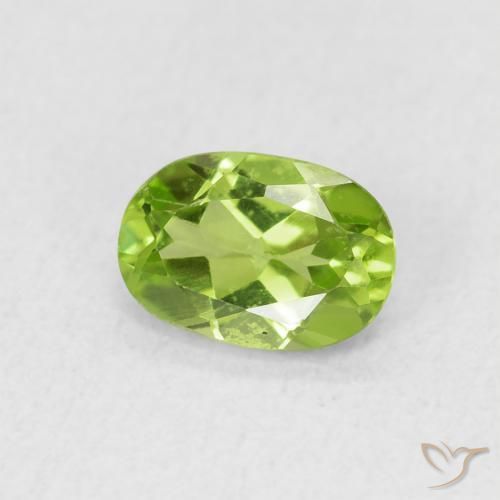 Péridot Vert moyen naturelle ovale, 0.86 ct, VS