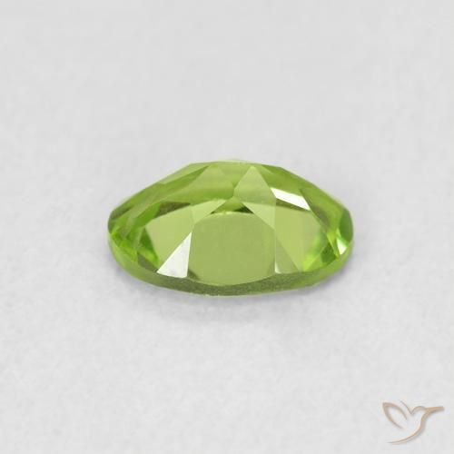 Péridot Vert jaunâtre naturelle ovale, 0.81 ct, VS