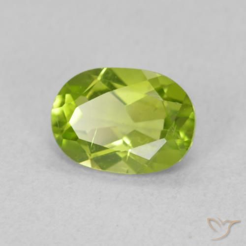 Péridot Vert clair naturelle ovale, 0.89 ct, VS