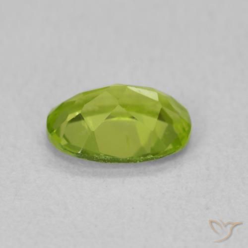 Péridot Vert clair naturelle ovale, 0.89 ct, VS