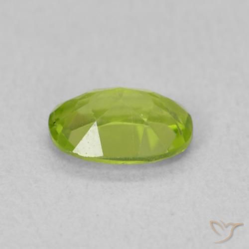 Péridot Vert clair naturelle ovale, 0.86 ct, VS