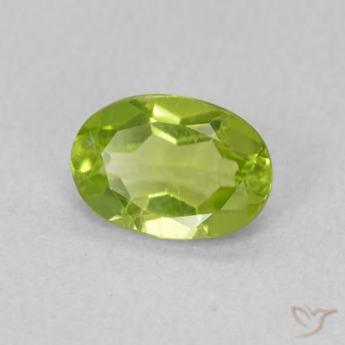 Péridot Vert moyen naturelle ovale, 0.83 ct, VS