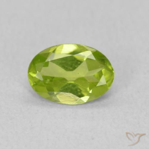 0.74ct Naturel Vert moyen Péridot, ovale, VS