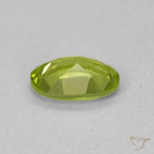 Péridot Vert moyen naturelle ovale, 0.83 ct, VS