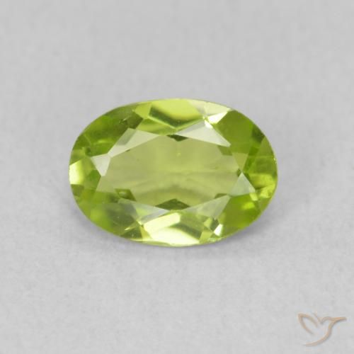 0.74ct Naturel Vert moyen Péridot, ovale, VS