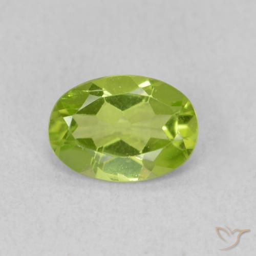 Péridot Vert moyen naturelle ovale, 0.74 ct, VS