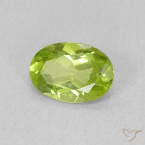 Péridot Vert vif et léger naturelle ovale, 0.77 ct, VS