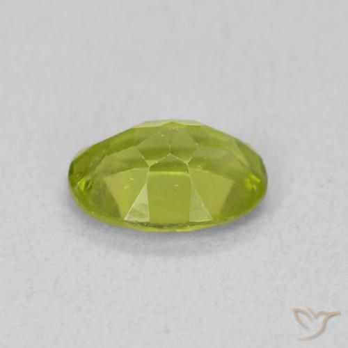 Péridot Olive verte naturelle ovale, 0.82 ct, VS