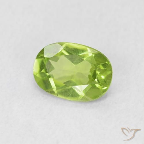 Péridot Vert éclatant naturelle ovale, 0.85 ct, VS