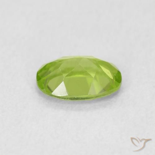 Péridot Vert éclatant naturelle ovale, 0.85 ct, VS