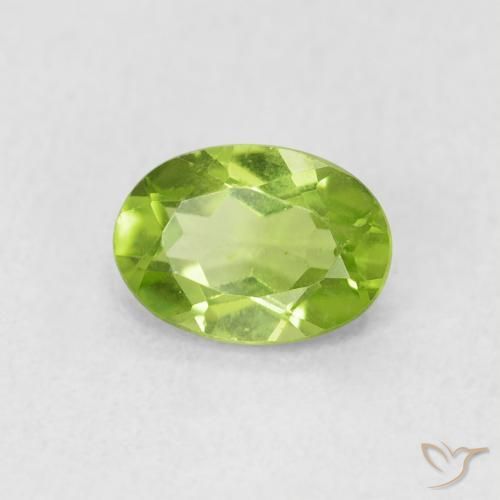 Péridot Vert moyen naturelle ovale, 0.90 ct, VS