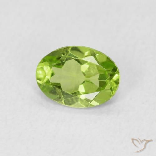 Péridot Vert vif et léger naturelle ovale, 0.72 ct, VS