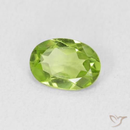 Péridot Vert vif et léger naturelle ovale, 0.73 ct, VS