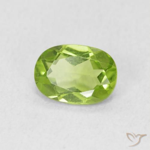 Péridot Vert vif et léger naturelle ovale, 0.90 ct, VS