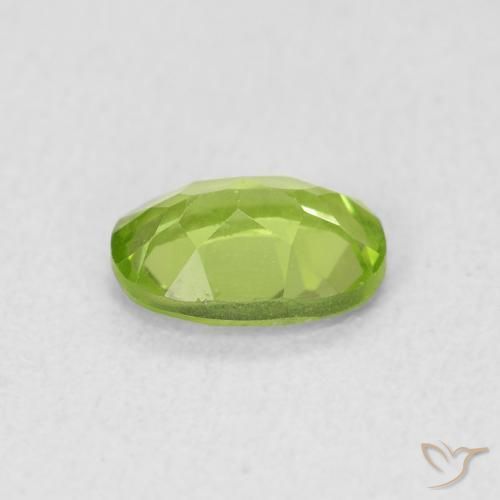 Péridot Vert vif et léger naturelle ovale, 0.90 ct, VS