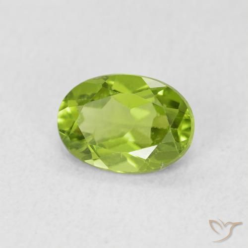Péridot Vert éclatant naturelle ovale, 0.92 ct, VS