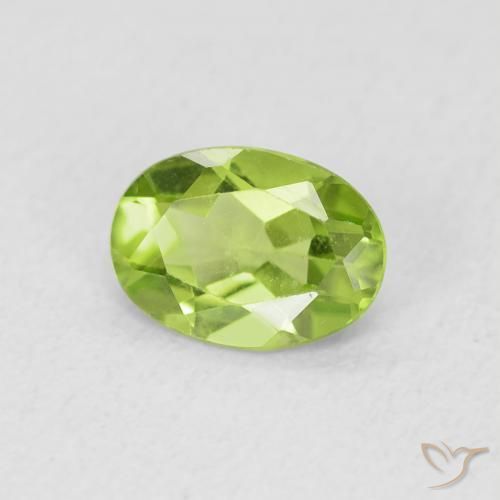 Péridot Vert éclatant naturelle ovale, 0.79 ct, VS