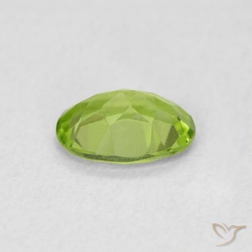 Péridot Vert éclatant naturelle ovale, 0.79 ct, VS