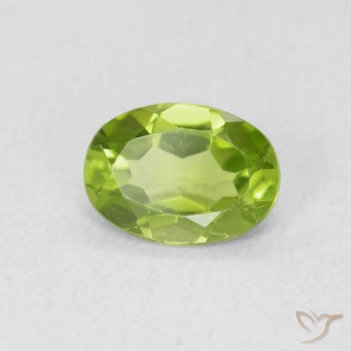 Péridot Vert éclatant naturelle ovale, 0.84 ct, VS
