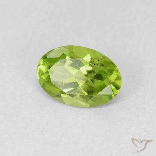 Péridot Vert jaunâtre naturelle ovale, 0.73 ct, VS