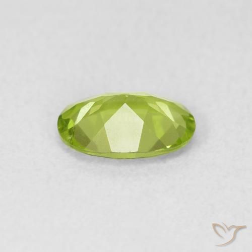 Péridot Vert éclatant naturelle ovale, 0.74 ct, VS