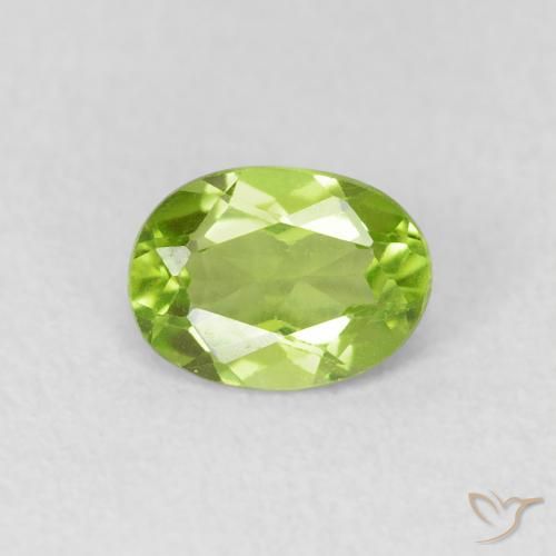 0.92ct Naturel Vert moyen Péridot, ovale, VS