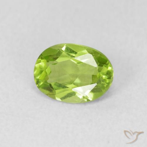 Péridot Vert moyen naturelle ovale, 0.92 ct, VS