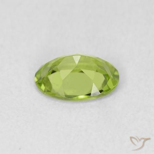 Péridot Vert clair naturelle ovale, 0.79 ct, VS