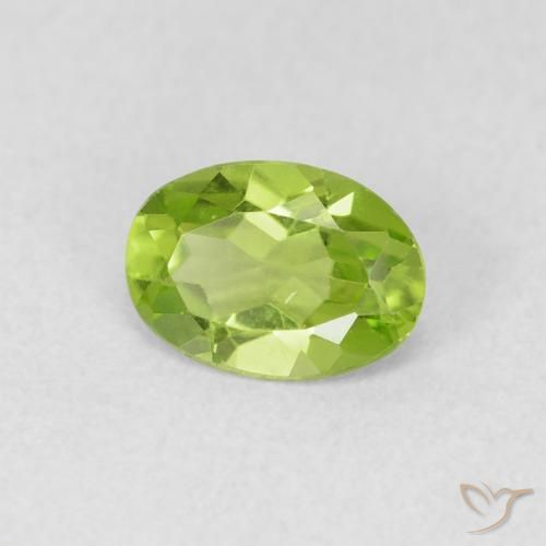 Péridot Vert éclatant naturelle ovale, 0.77 ct, VS