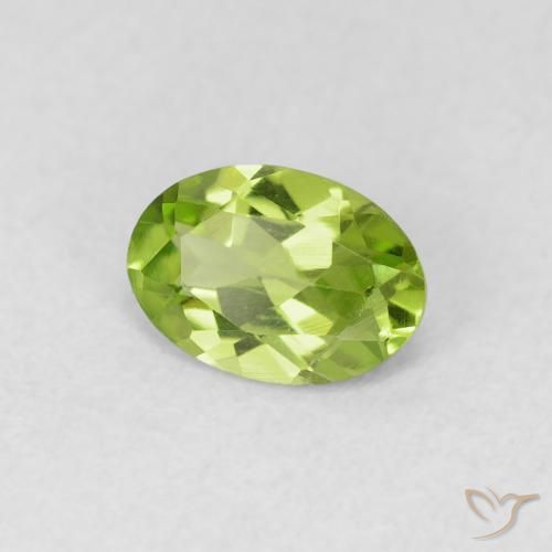 Péridot Vert jaunâtre naturelle ovale, 0.73 ct, VVS-VS
