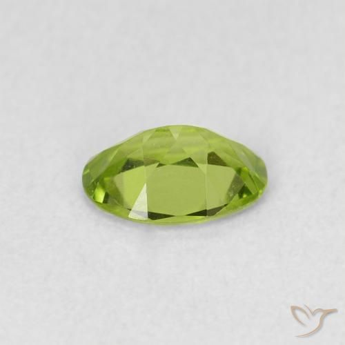 Péridot Vert jaunâtre naturelle ovale, 0.67 ct, VVS-VS