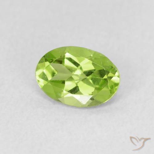 Péridot Vert éclatant naturelle ovale, 0.78 ct, VS