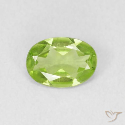 Péridot Vert vif et léger naturelle ovale, 0.76 ct, VVS-VS