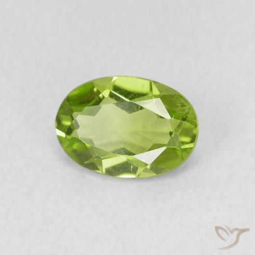 Péridot Vert éclatant naturelle ovale, 0.84 ct, VS
