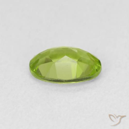 Péridot Vert éclatant naturelle ovale, 0.84 ct, VS