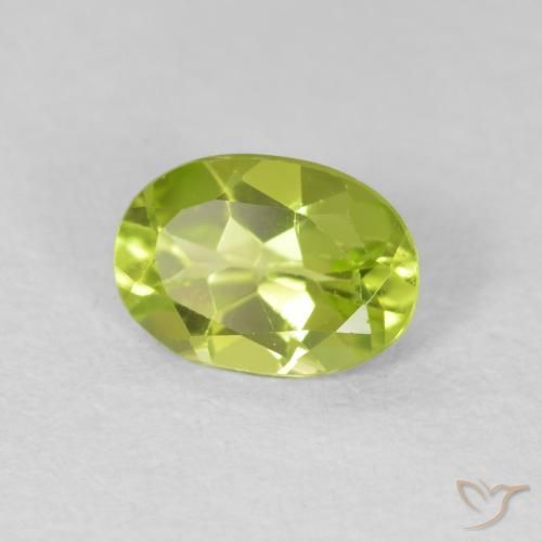 Péridot Vert clair naturelle ovale, 0.71 ct, VS