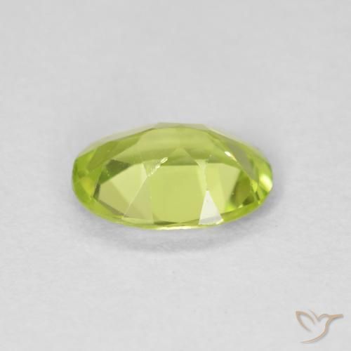 Péridot Vert clair naturelle ovale, 0.71 ct, VS