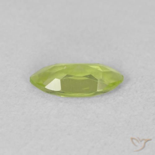 Péridot Vert vif et léger naturelle Marquise, 0.54 ct, VVS-VS