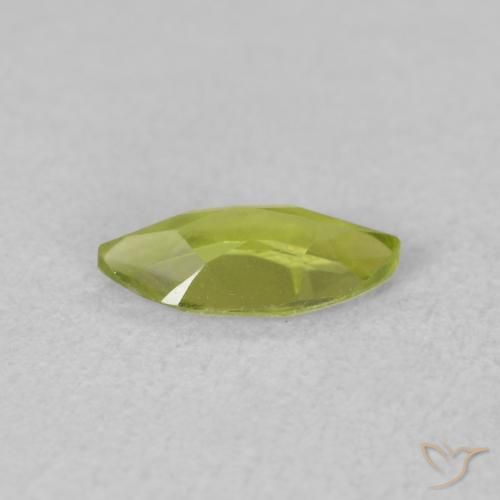 Péridot Vert clair naturelle Marquise, 0.56 ct, VVS-VS