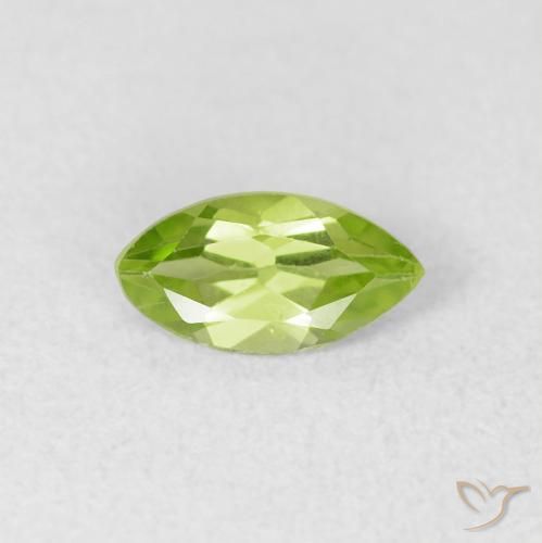 Péridot Vert vif et léger naturelle Marquise, 0.64 ct, VS