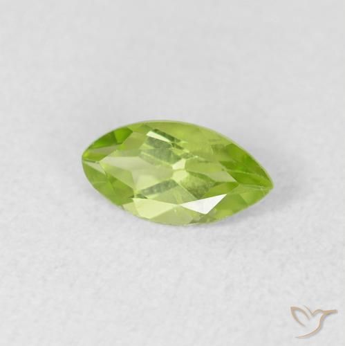 Péridot Vert vif et léger naturelle Marquise, 0.64 ct, VS