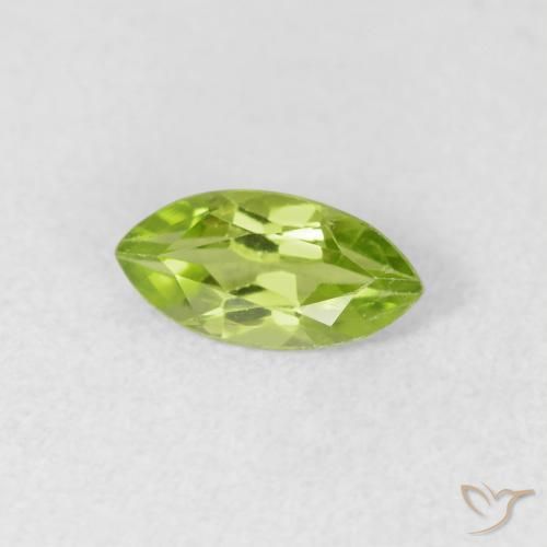 Péridot Vert vif et léger naturelle Marquise, 0.65 ct, VS