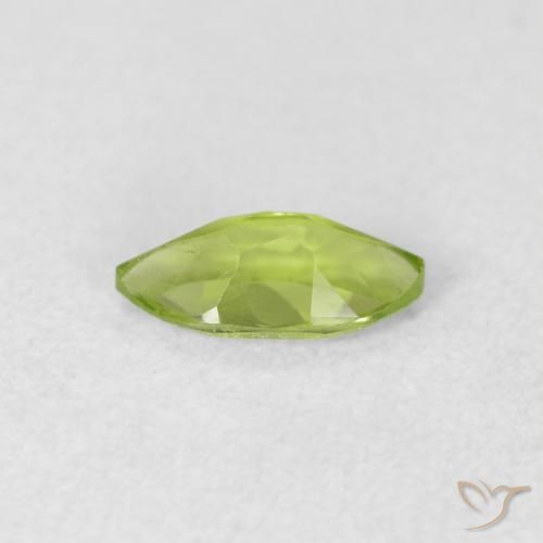 Péridot Vert vif et léger naturelle Marquise, 0.65 ct, VS