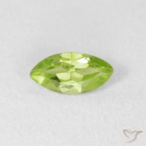 Péridot Vert vif et léger naturelle Marquise, 0.60 ct, VS