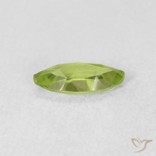 Péridot Vert vif et léger naturelle Marquise, 0.58 ct, VS