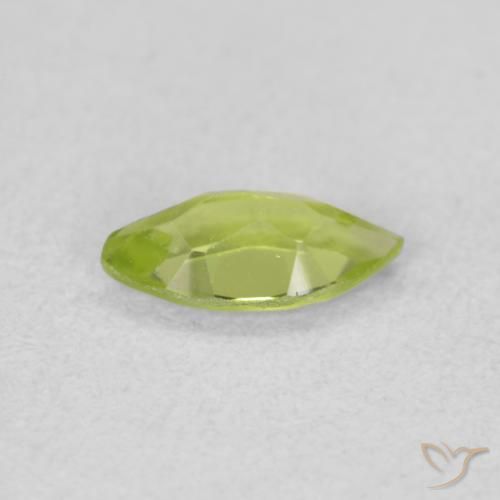 Péridot Vert moyen naturelle Marquise, 0.55 ct, VS