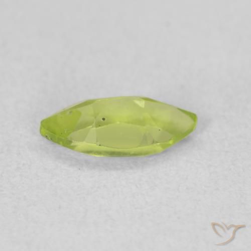 Péridot Vert moyen naturelle Marquise, 0.59 ct, VS