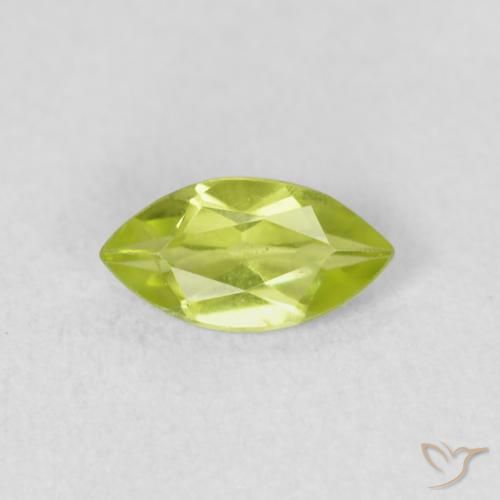 Péridot Vert clair naturelle Marquise, 0.64 ct, VS