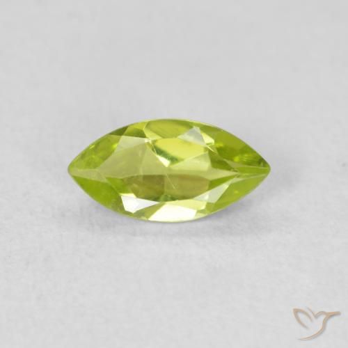 Péridot Vert moyen naturelle Marquise, 0.62 ct, VS
