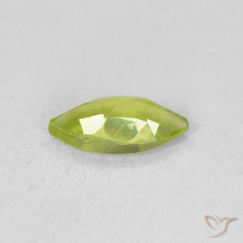 Péridot Vert moyen naturelle Marquise, 0.62 ct, VS